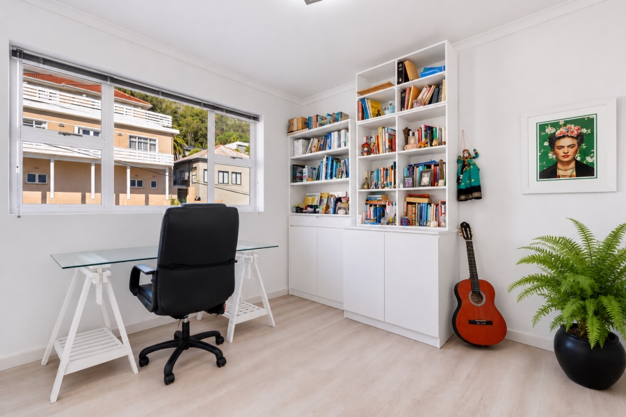 3 Bedroom Property for Sale in Sea Point Western Cape